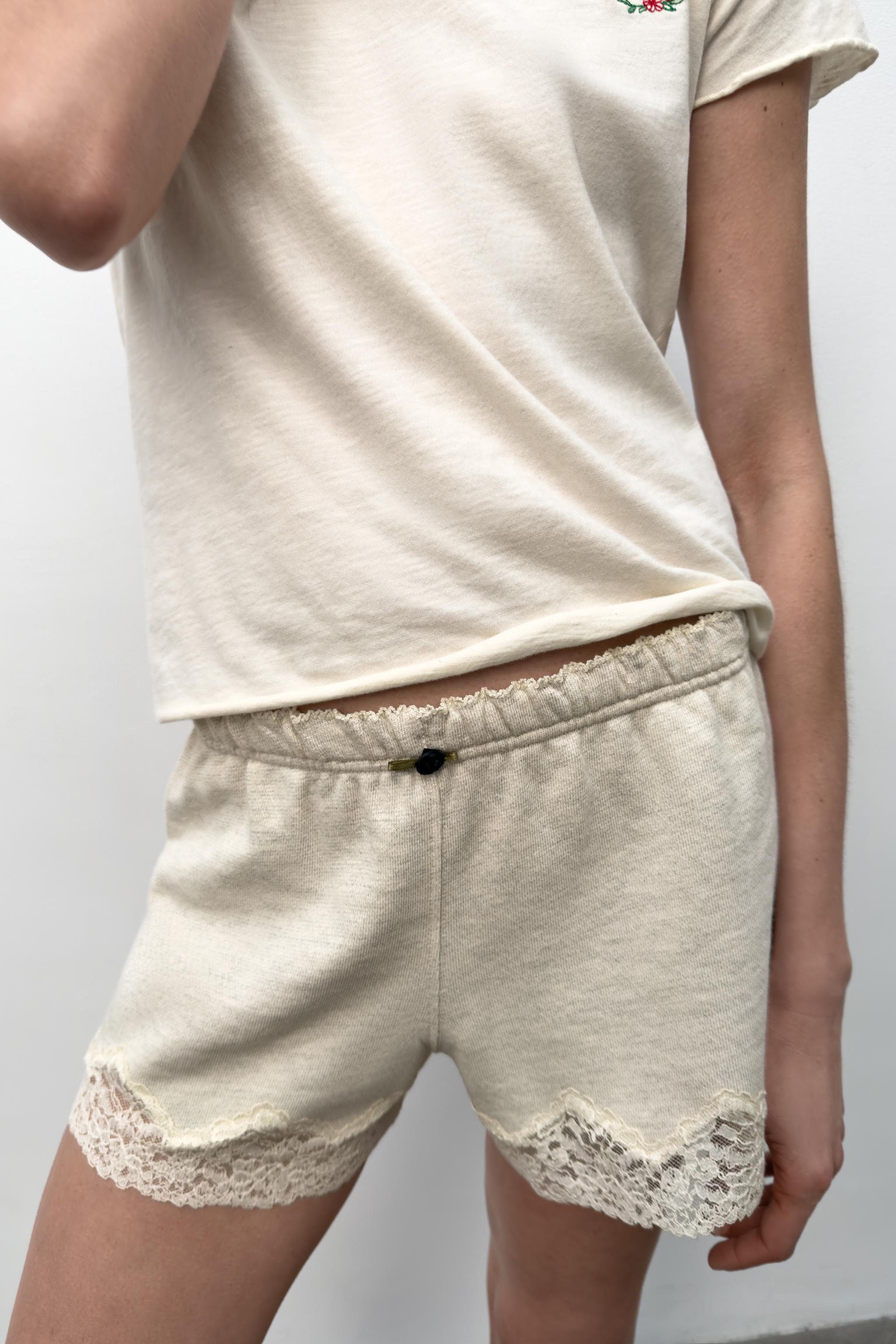 SHORT AVEC DENTELLE COMBINÉE